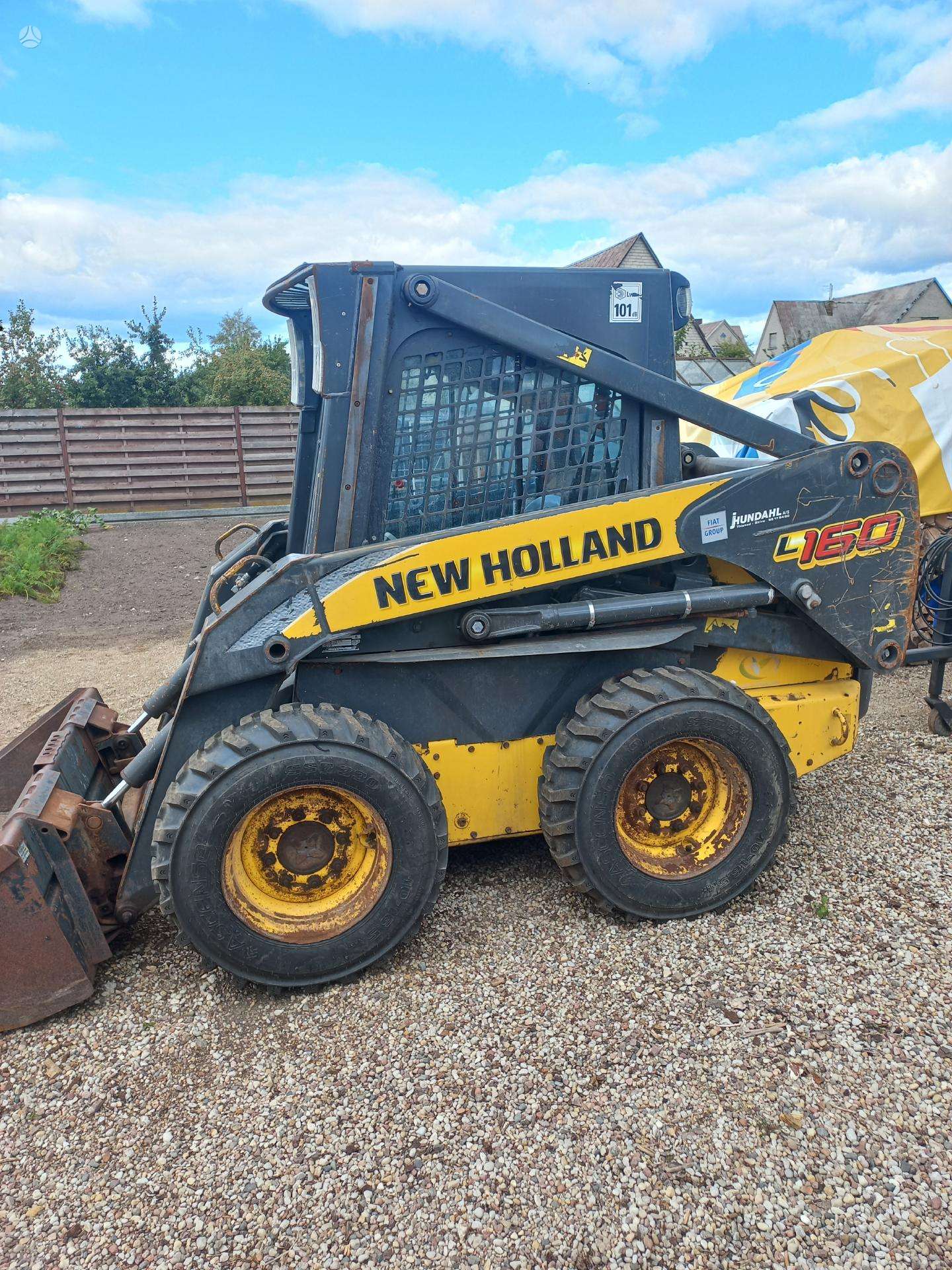 New Holland L160 mini krautuvas