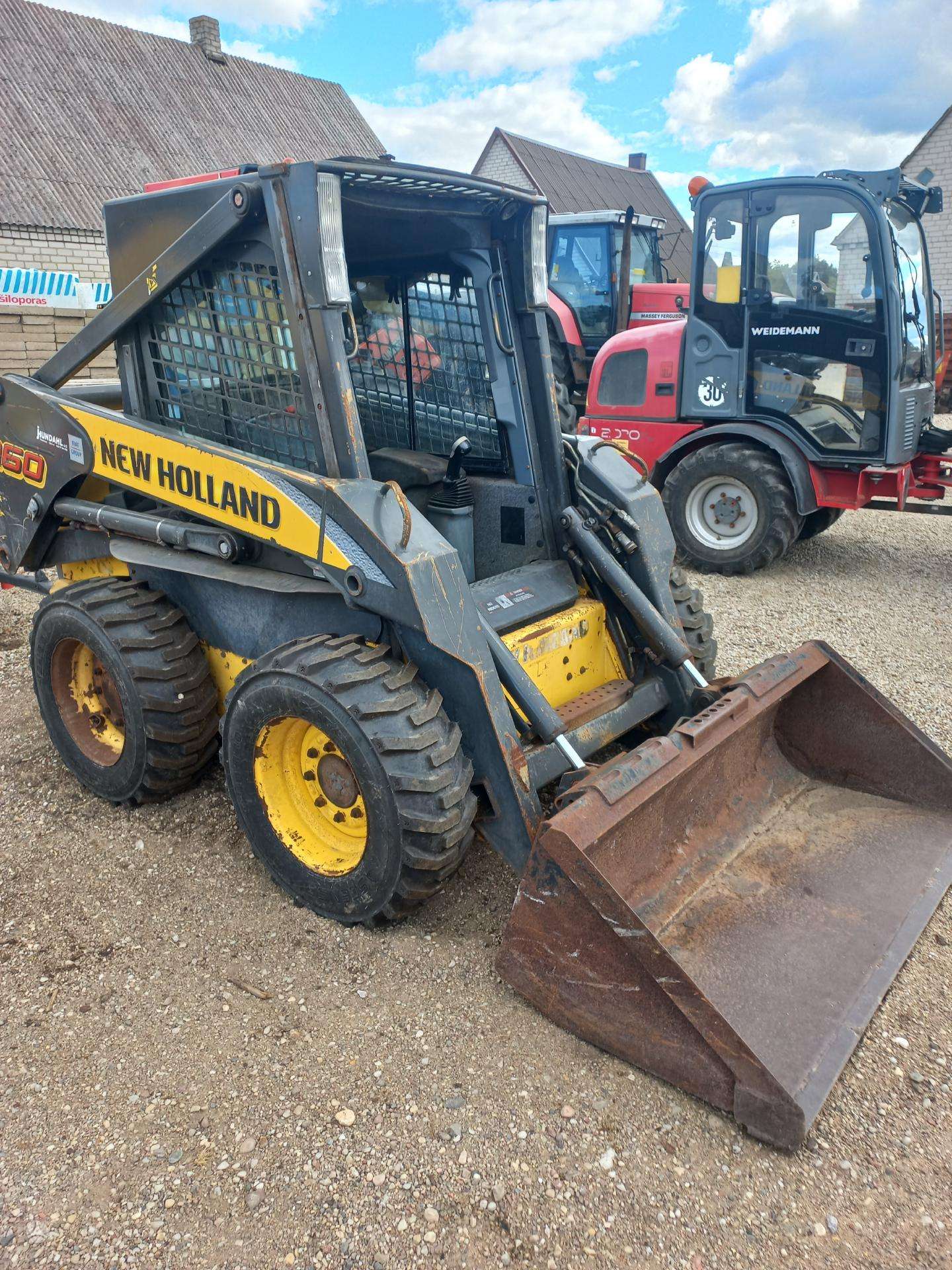 New Holland L160 mini krautuvas