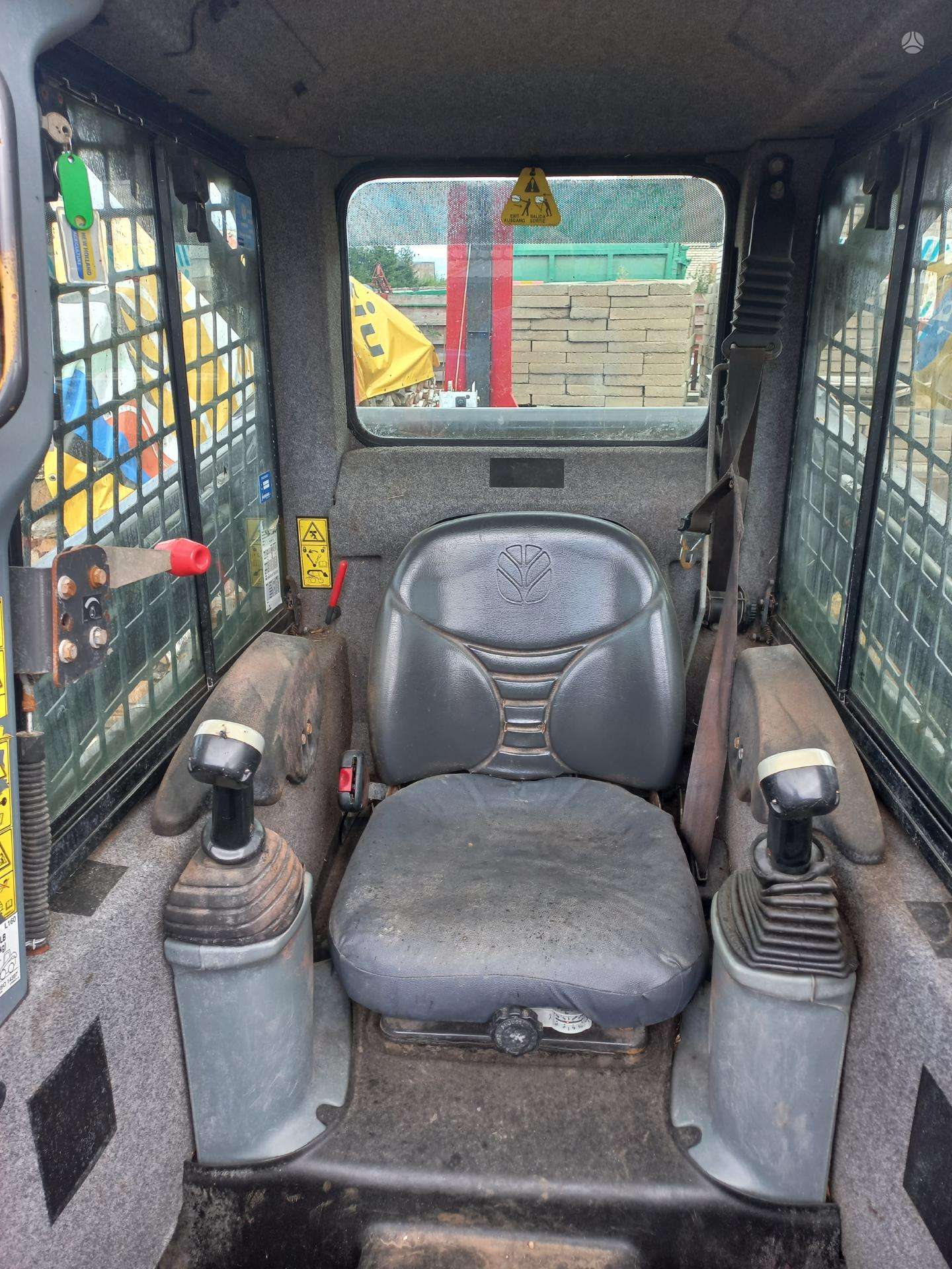 New Holland L160 mini krautuvas